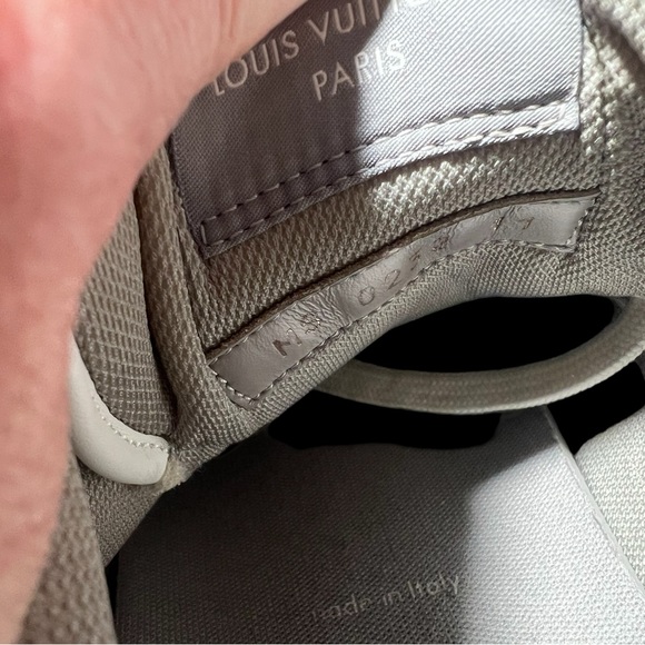 Louis Vuitton Rivoli
Damier Grey size 11 good condition as seen in lots of pics - Picture 8 of 16